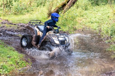 Kırmızı yolda bir ATV gezisi..