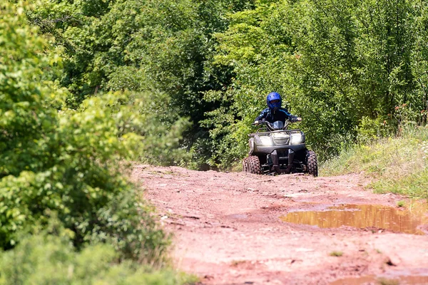 Uma Viagem Atv Estrada Vermelha — Fotografia de Stock