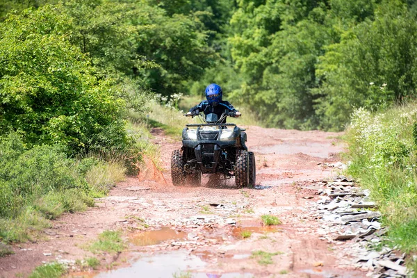 Uma Viagem Atv Estrada Vermelha — Fotografia de Stock