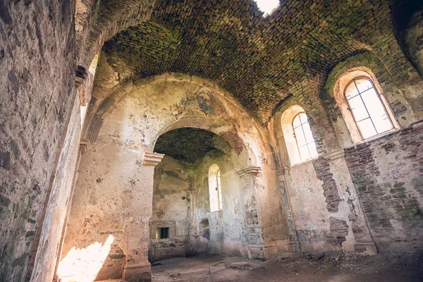 Chervone eski bir kilise kalıntıları. Ukrayna