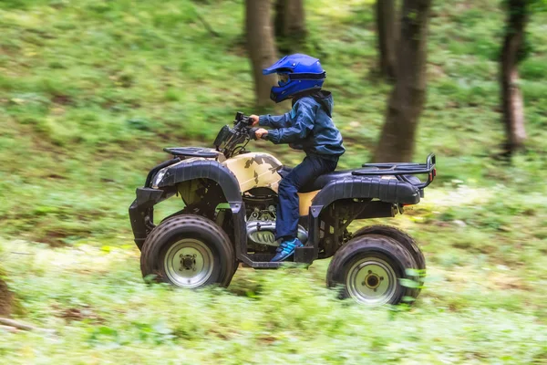 Menino Está Viajando Atv — Fotografia de Stock