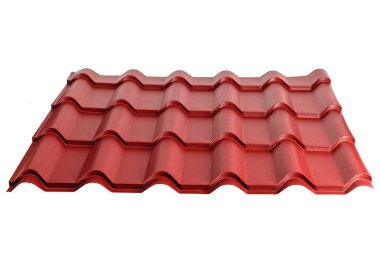 Beyaz arka planda izole metal kiremit. Çatı malzemesi