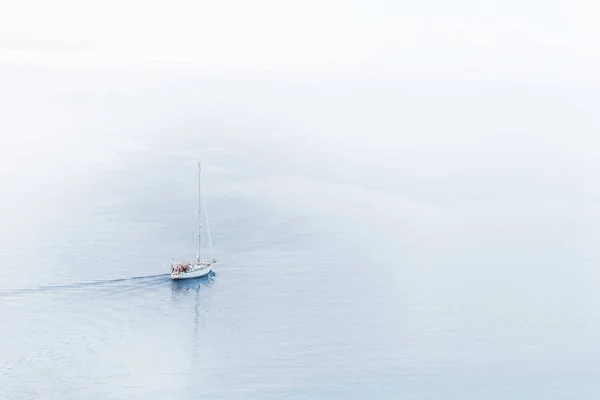 The small cove of the Corinthian gulf near Heraion of Perachora, Greece. — Stock Photo, Image