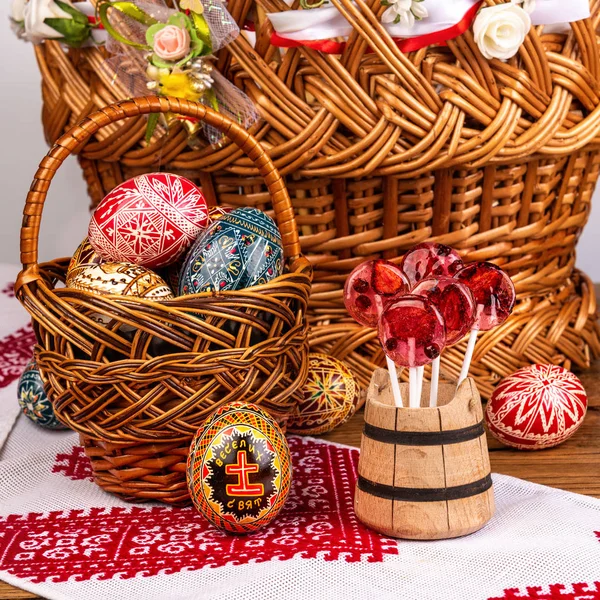 .Lollipops made from natural fruits and berries. Healthy food and vegetarian food concepts. Easter concept. — Stock Photo, Image