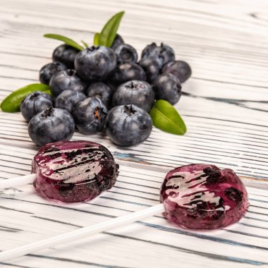 .Lolipop doğal meyve ve çilek yapılmış. Sağlıklı gıda ve vejetaryen gıda kavramları