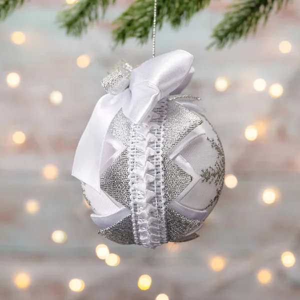 Διακόσμηση Για Χριστουγεννιάτικο Δέντρο Χειροποίητα Χριστουγεννιάτικα Μπαλάκια Πολύ Όμορφο Κέντημα — Φωτογραφία Αρχείου