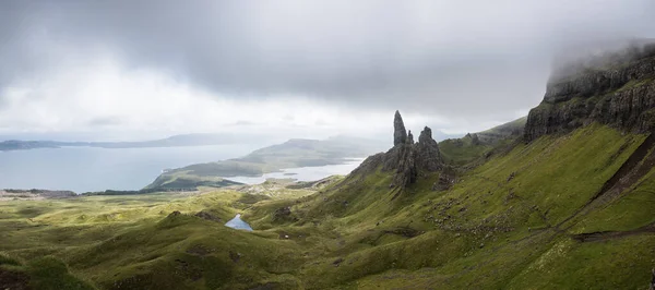 Caminho Para Velho Homem Storr Ilha Skye Com Mar Fundo — Fotografia de Stock