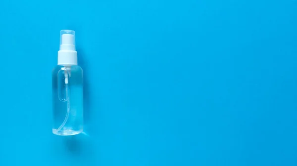 Botol Pembersih Tangan Transparan Dengan Penutup Semprot Sebelah Kiri Latar — Stok Foto