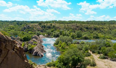 Uçurumdan güney böcek nehrinin manzarası. Ukrayna 'daki Bug Guard Ulusal Doğa Parkı. Stok fotoğrafçılığı.