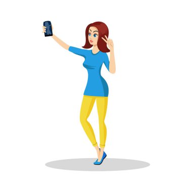 Mavi mini elbise ve sarı leggins akıllı telefon ile selfie alarak Pretty esmer kız.