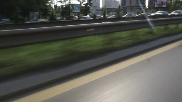Veicolo Colpo di traffico su un'autostrada dell'Europa orientale — Video Stock