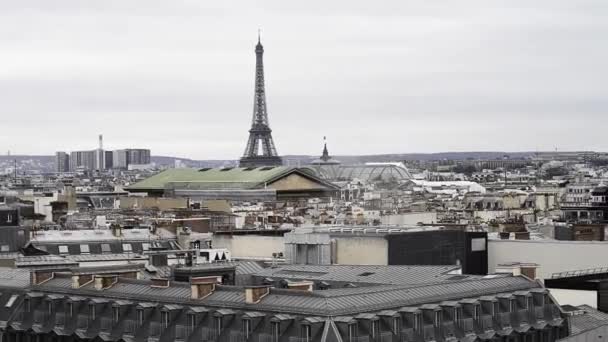 Eiffelova věž a pařížská městská krajina