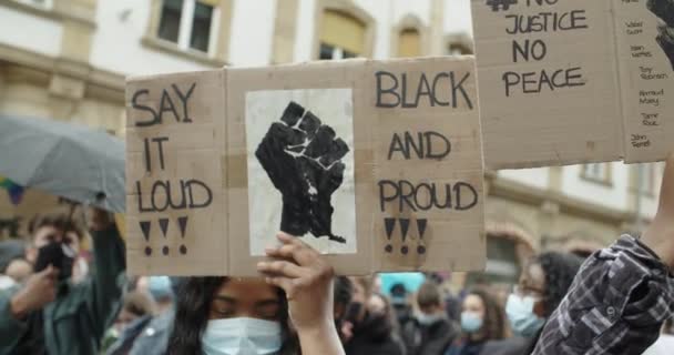 Black Lives Matter Signage στα γερμανικά Διαμαρτυρία — Αρχείο Βίντεο