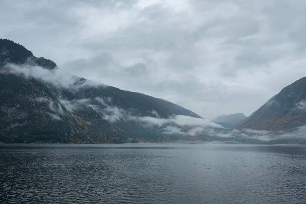 Norwegischer Fjord Mit Grauem Himmel Fluchtpunkt — Stockfoto