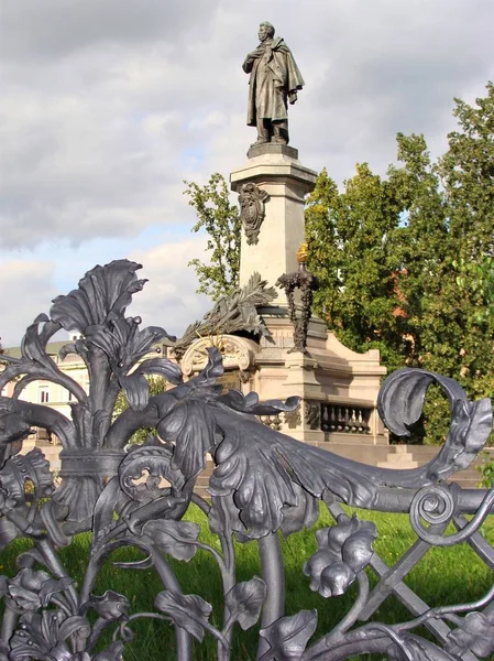 Varşova, anıt şair Adam Mickiewicz, Polonya