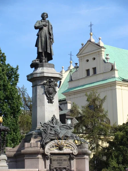 Şair Adam Mickiewicz'in heykeli, Varşova, Polonya