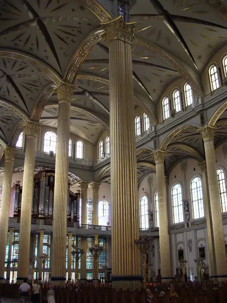 Lichen bazilikanın iç kısmı, Polonya