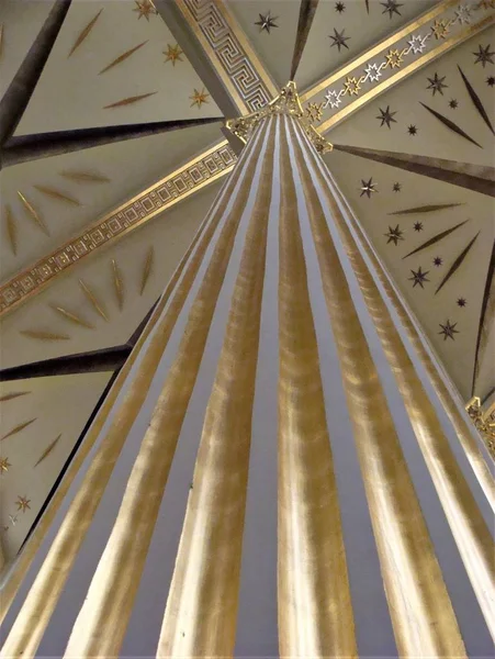 Lichen bazilikanın iç kısmı, Polonya