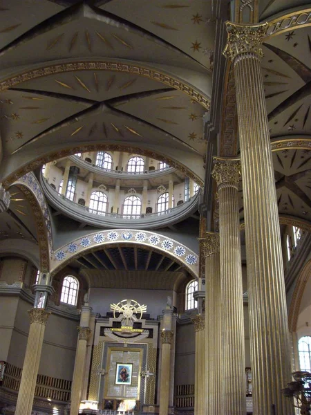 Lichen bazilikanın iç kısmı, Polonya