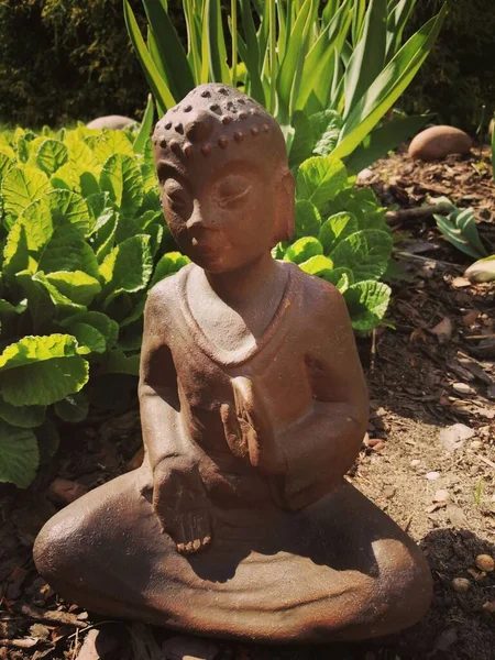 Figurine Bouddha Gautama Céramique Dans Jardin — Photo