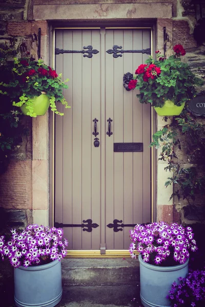 Chalupa dveře, Luss, Loch Lomond, Skotsko — Stock fotografie