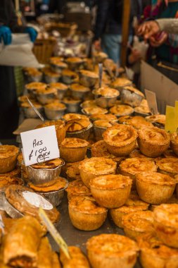 Ingiltere 'de bir piyasa Stall Satılık tuzlu Pies