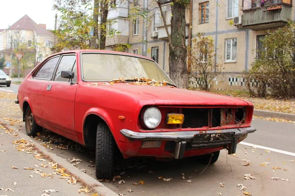 Старый Старинный Автомобиль Припаркован Автомобиль Улице Уличный Стиль Водительский Автомобиль — стоковое фото