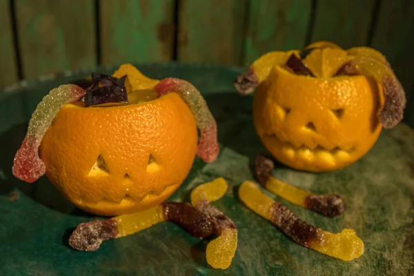 Frutas com uma cara assustadora, engraçada, Halloween, intrincada