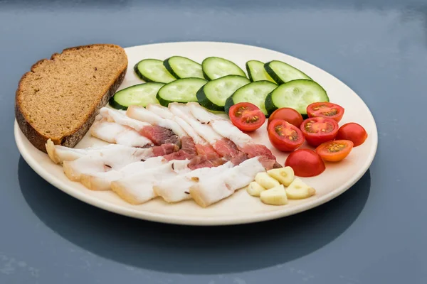 Sliced salted lard served with cucumber, tomato and bread. Traditional Russian snack. Homemade food. Healthy food. Organic ingredients — Stock Image Sliced Salted Lard Served Cucumber Tomato Bread Traditional Russian Snack Royalty Free Stock Photos