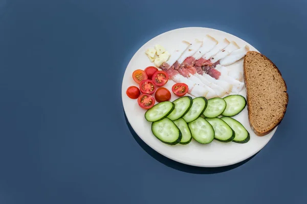 Sliced salted lard served with cucumber, tomato and bread. Traditional Russian snack. Homemade food. Healthy food. Organic ingredients copy space — Stock Image Sliced Salted Lard Served Cucumber Tomato Bread Traditional Russian Snack Stock Photo