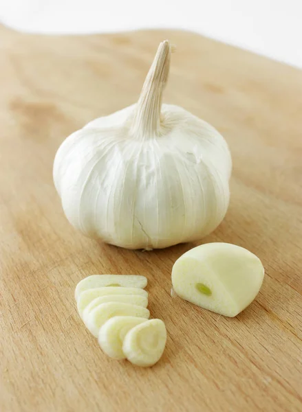 Garlic Head Chopped Clove Wooden Board — Stock Photo, Image