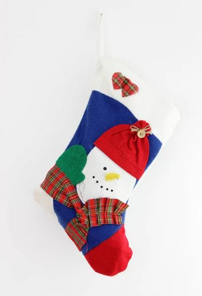 Праздничный Рождественский Носок Висящий Белой Стене — стоковое фото