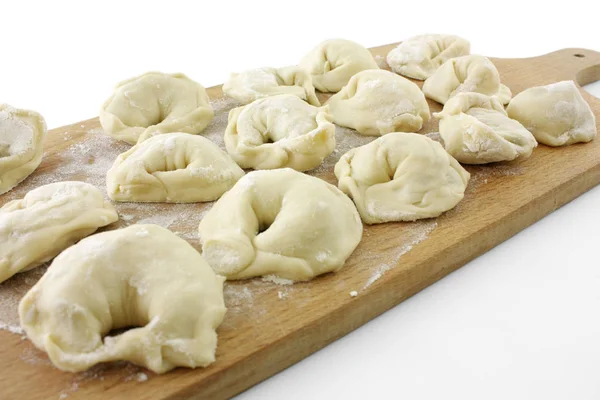 Hausgemachte Rohravioli Auf Holzbrett — Stockfoto