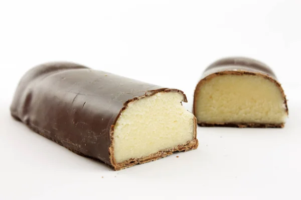 Halbierte Marzipan Schokoladentafel Isoliert Auf Weißem Hintergrund — Stockfoto