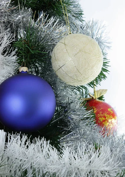 Baubles Natale Con Altre Decorazioni Abete Plastica — Foto Stock