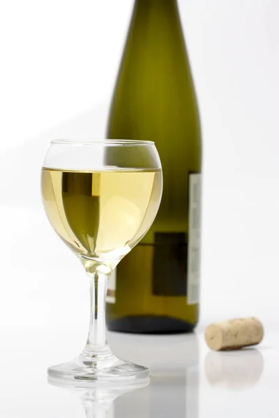 Wine Bottle Filled Glass Foreground — Stock Photo, Image