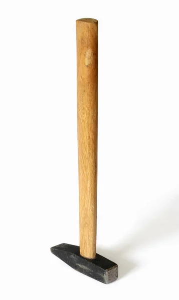 白い背景に木製のハンドルを持つハンマー — ストック写真
