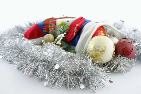Baubles Natale Con Altre Decorazioni Isolate Sfondo Bianco — Foto Stock