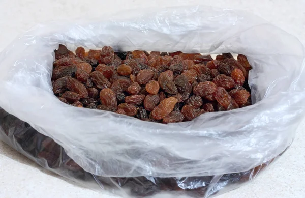 Frutas Secas Una Bolsa Sobre Fondo Blanco — Foto de Stock