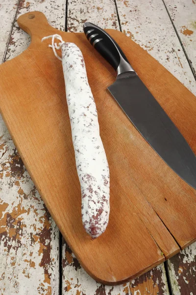 Couteau Saucisses Chefs Sur Planche Bois Table Rustique — Photo