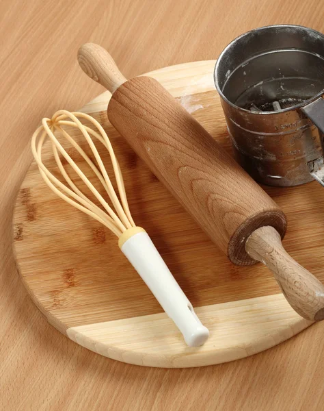 Whisk Rolling Pin Flour Sifter Cutting Board — Stock Photo, Image