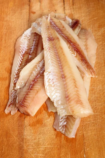 新鲜的阿拉斯加波洛克鱼片 — 图库照片