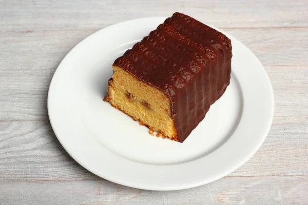 Chocolate Glazed Loaf Cake Strawberry Jam — Stock Photo, Image