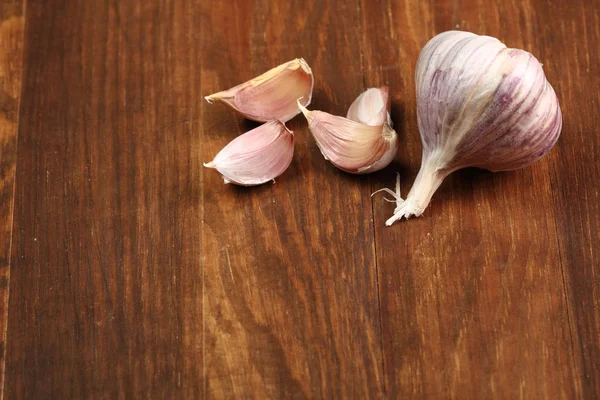 Garlic Bulbs Cloves Wooden Table Copy Space — Stock Photo, Image