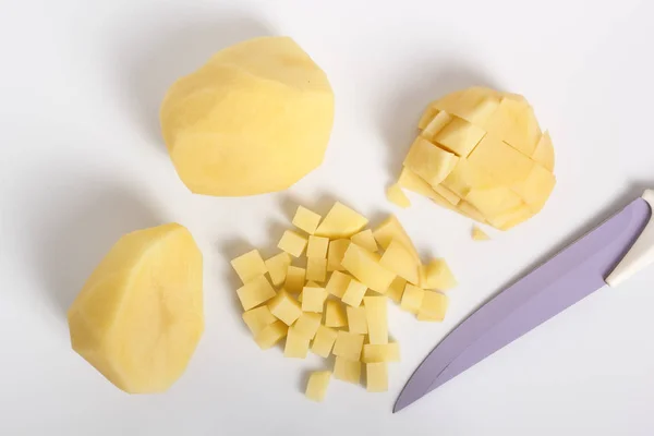 Patatas Peladas Cubitos Crudos Aislado Con Fondo Blanco —  Fotos de Stock