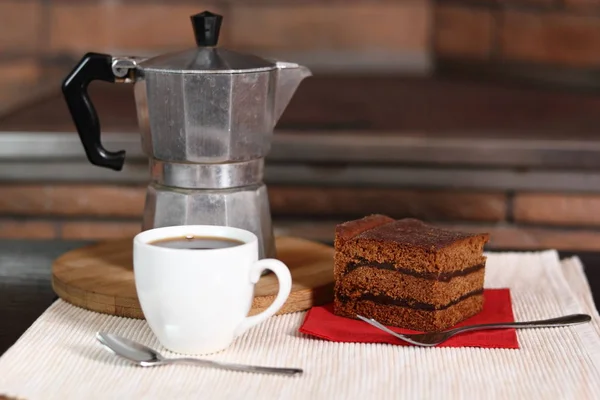 Moka Pot Xícara Café Bolo Camada Gengibre Com Geléia — Fotografia de Stock