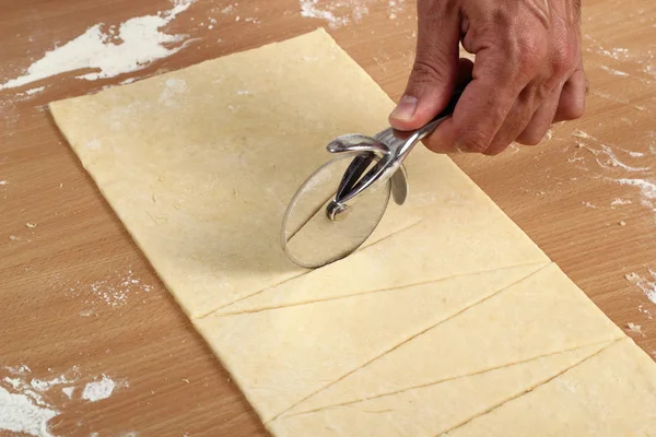 Hacer Galletas Croissant Con Mermelada Serie Corte Masa Con Cortador —  Fotos de Stock