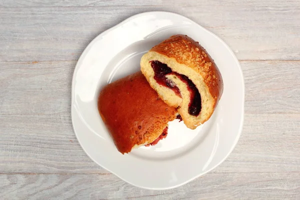 Blueberry Bun Broodje Gemaakt Van Gistdeeg Gevuld Met Blauwe Bosbessen — Stockfoto