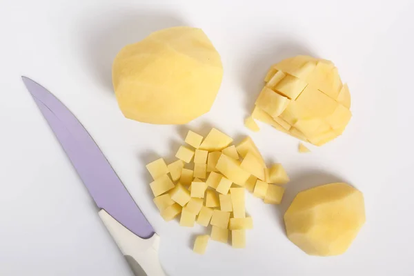 Patatas Peladas Cubitos Crudos Aislado Con Fondo Blanco —  Fotos de Stock