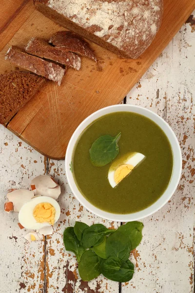 Portion Spinatcremesuppe Mit Auf Dem Tisch Mit Brot Hintergrund — Stockfoto